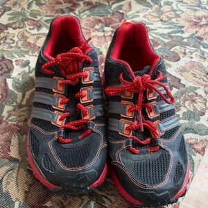 Adidas Kanadia TR4 trail running shoes in a black and red colorway size 9 men’s